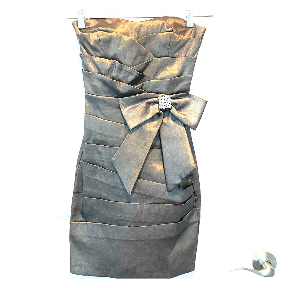 Silver strapless dress with jeweled bow